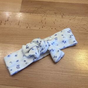 💜3/$10 NWOT Floral Blue and White Kids Hairband. Knot Can Be Retied